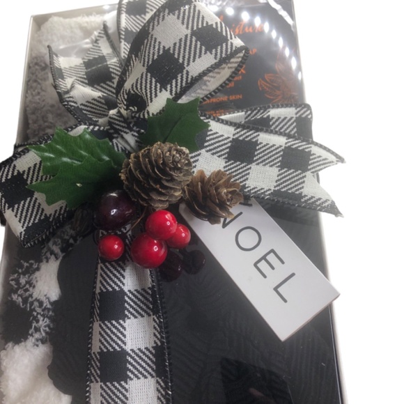 White & Black Plaid Fuzzy Sock & Hair Scruchie Gift Set - Picture 3 of 9